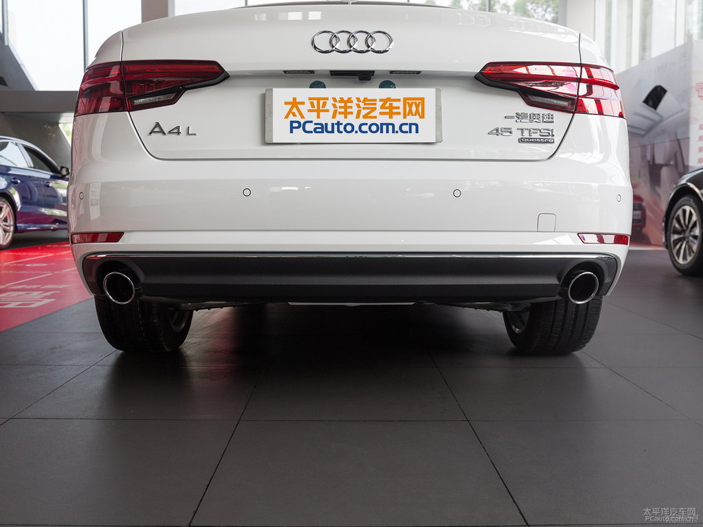 朱鷺白奧迪A4L車尾外觀圖片