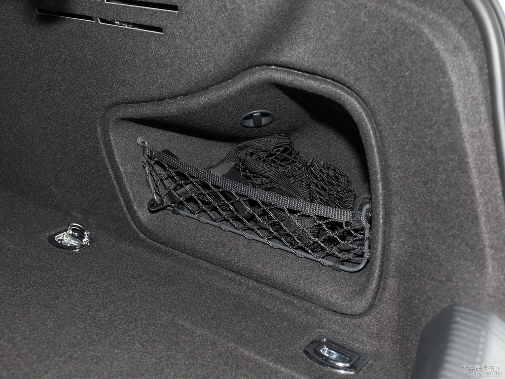 朱鷺白奧迪A4L后備廂空間圖片