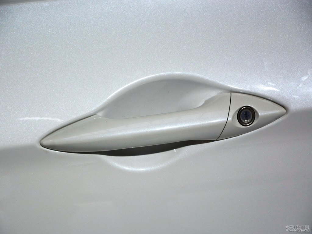 閃光冰晶白逸動車身外觀圖片