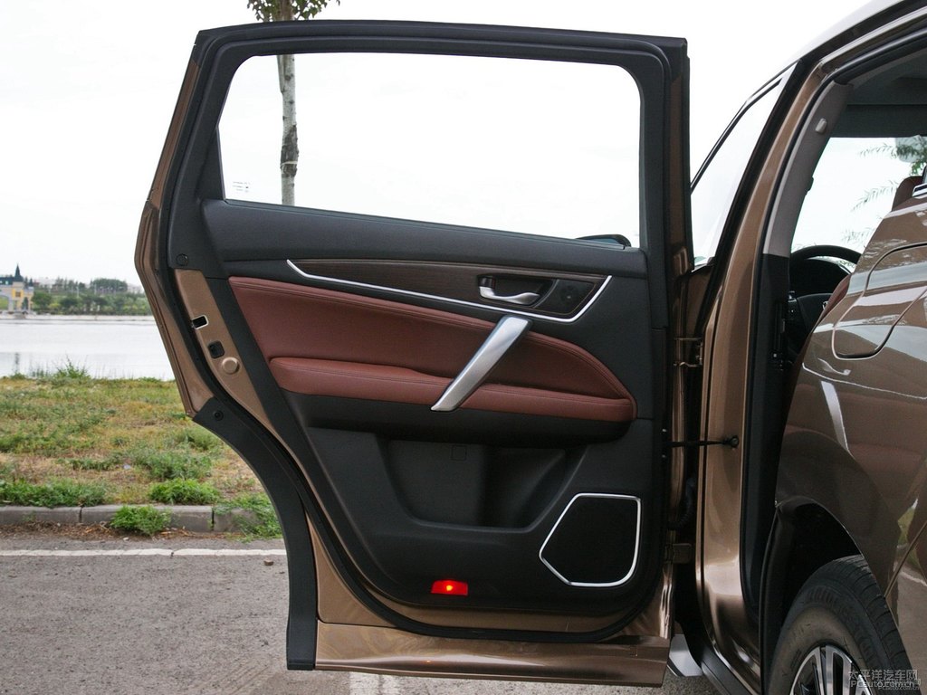 大漠金冠道車(chē)廂內(nèi)飾圖片