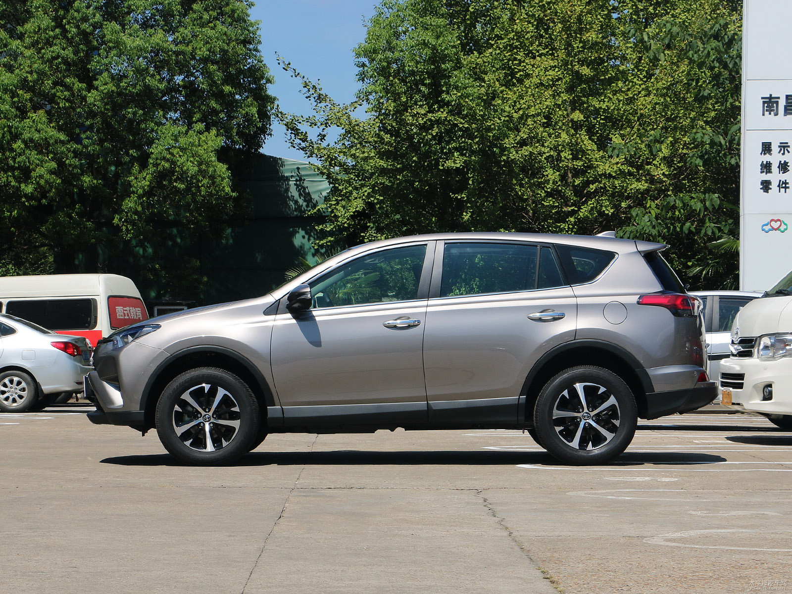 RAV4榮放外觀高清大圖