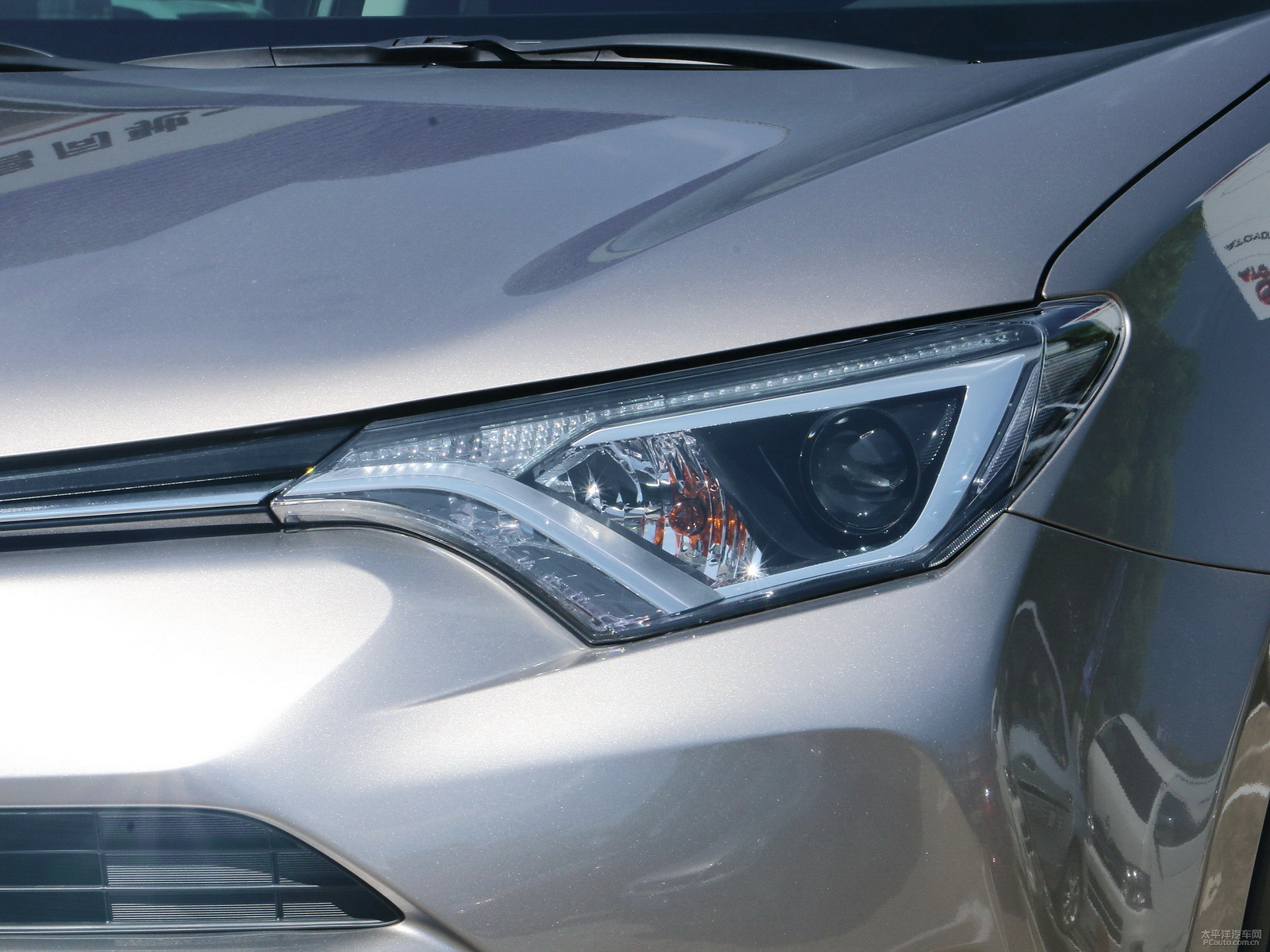 RAV4榮放外觀高清大圖