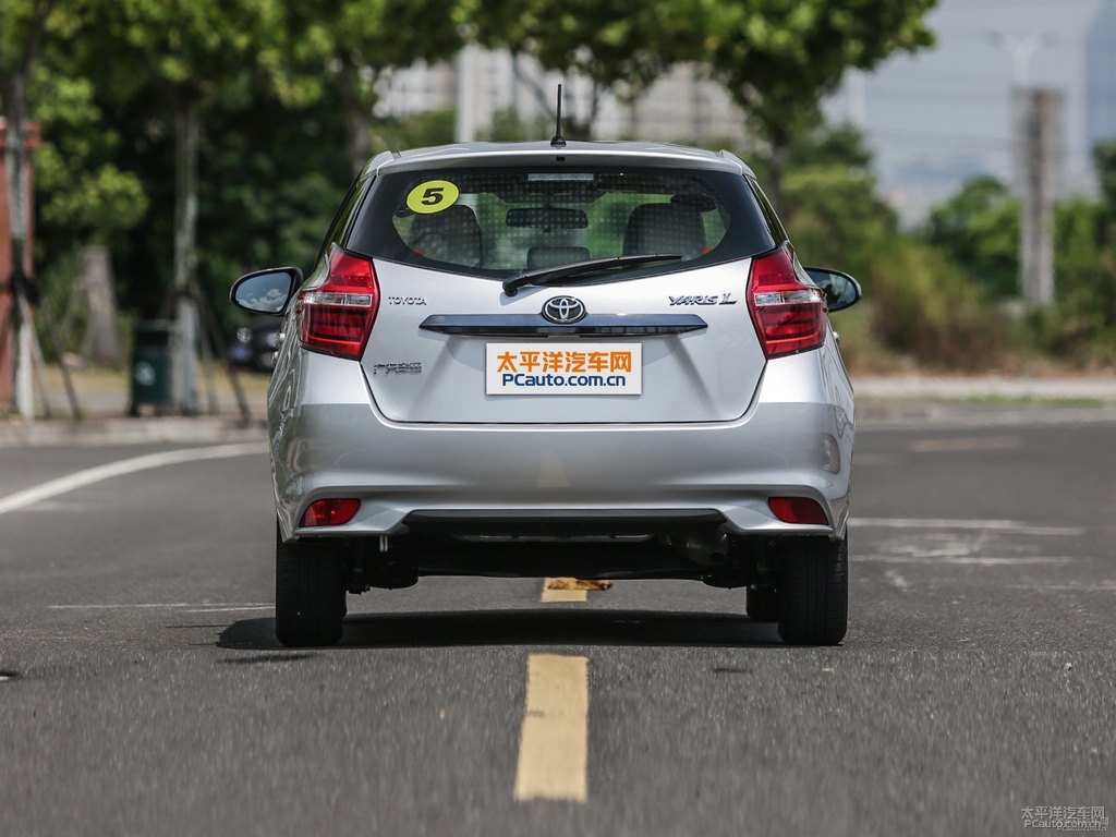 水晶銀YARiS L 致炫整車外觀外觀圖片