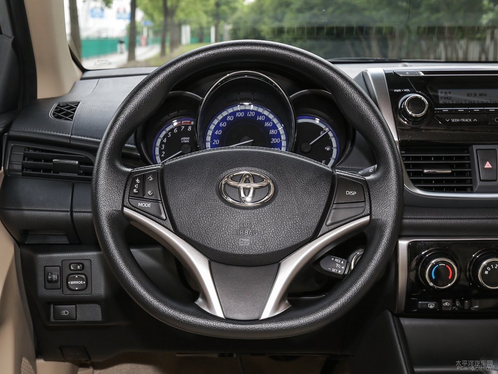 水晶銀YARiS L 致炫中控內(nèi)飾圖片
