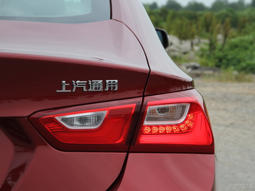 納帕紅邁銳寶XL車尾外觀圖片
