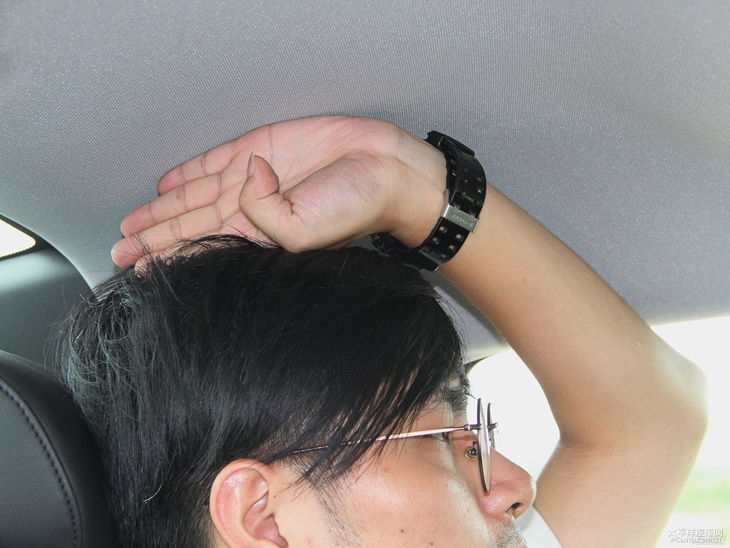 納帕紅邁銳寶XL駕乘空間空間圖片