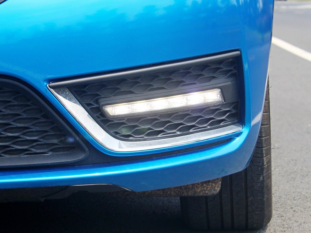 傾城藍(lán)艾瑞澤5車(chē)頭外觀(guān)圖片