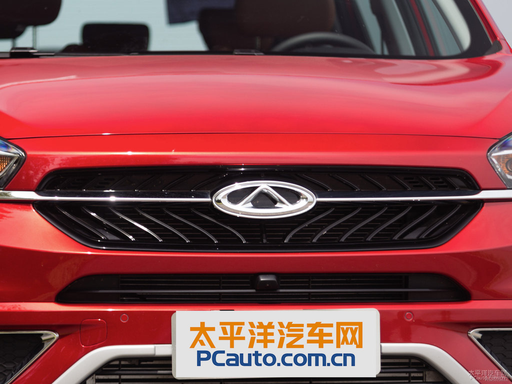 熔巖紅瑞虎7車(chē)頭外觀圖片