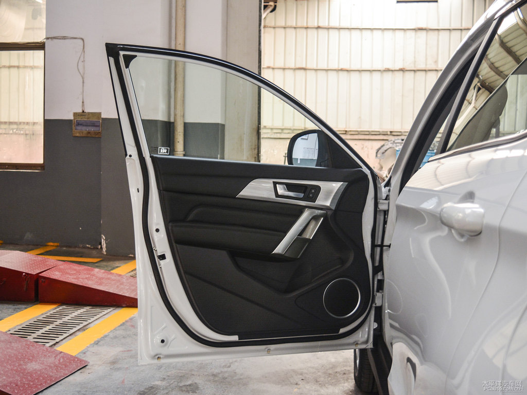 漢密爾頓白哈弗H2車廂內(nèi)飾圖片