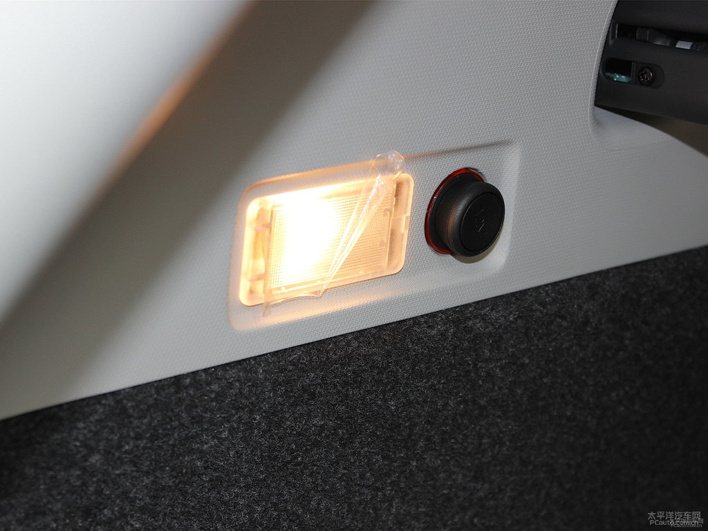 索爾藍(lán)榮威RX5后備廂空間圖片