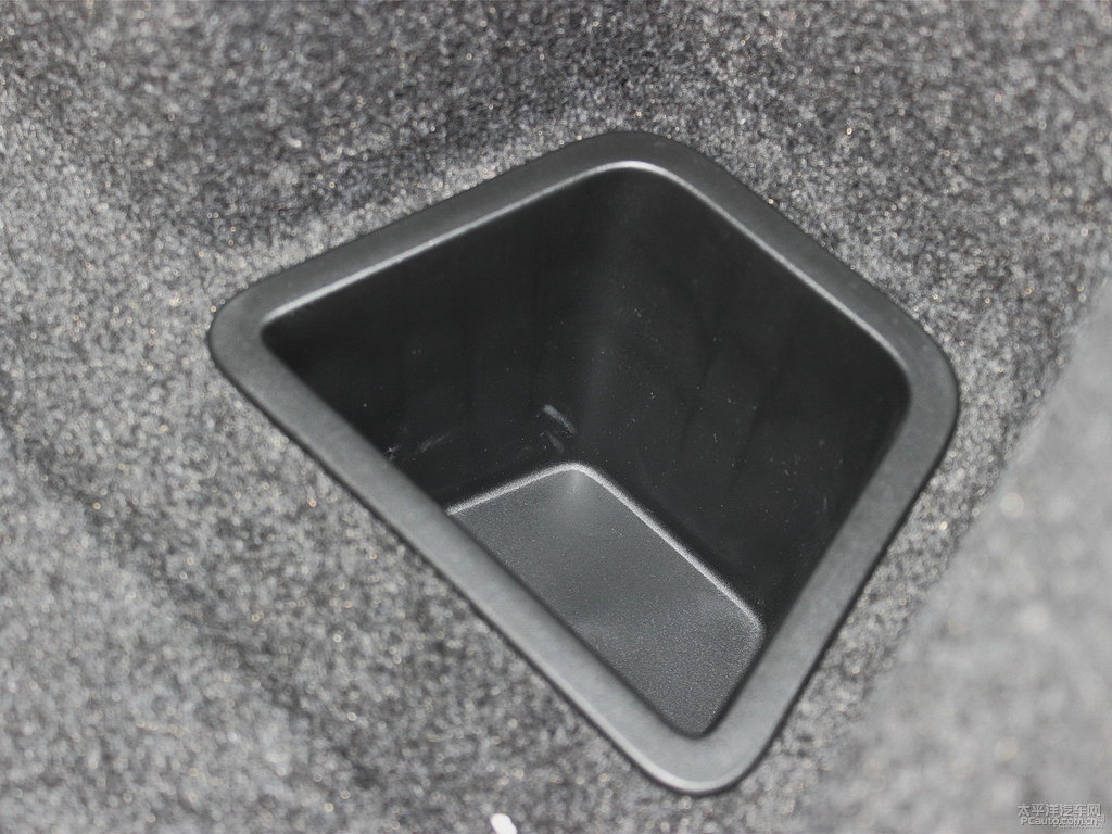 索爾藍(lán)榮威RX5后備廂空間圖片