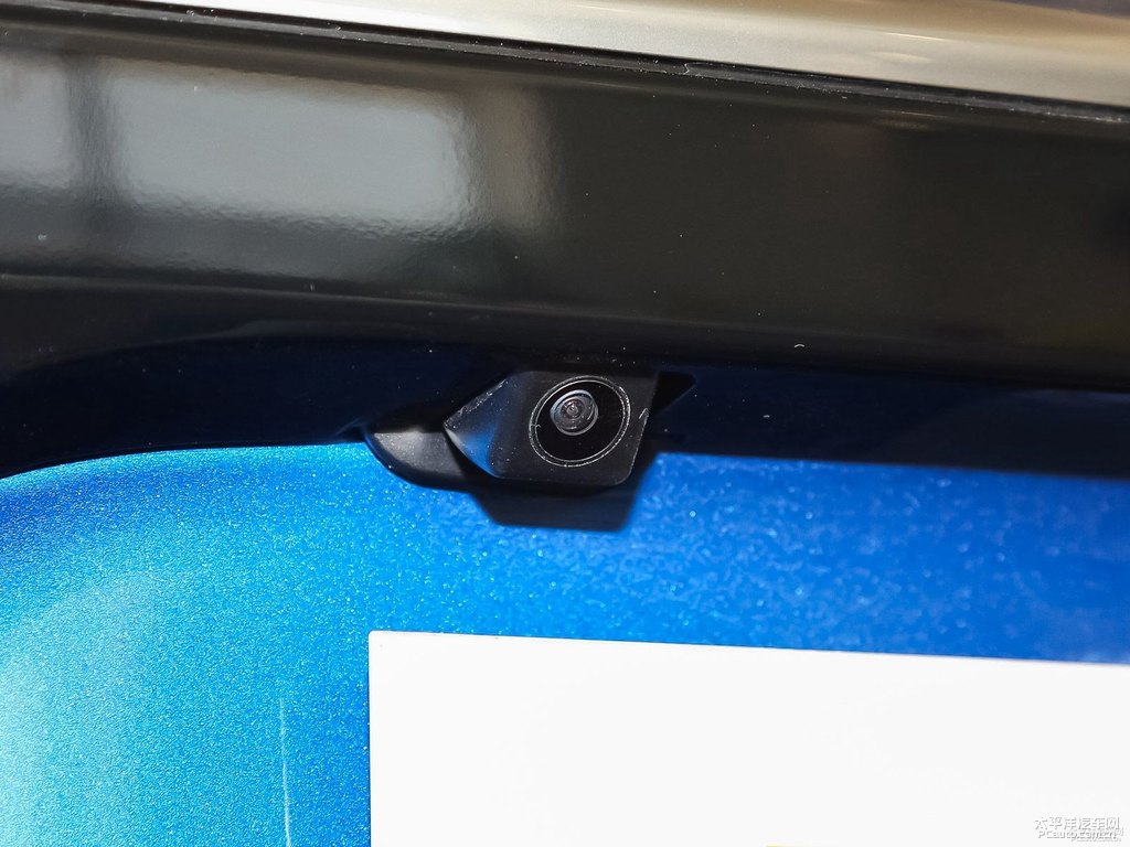 藍(lán)色卡羅拉車尾外觀圖片