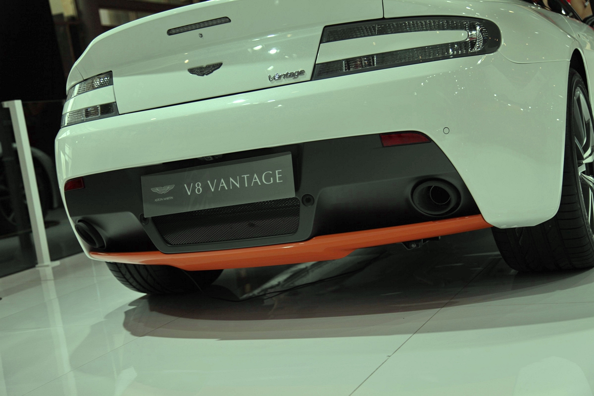 V8 VantageDƬ