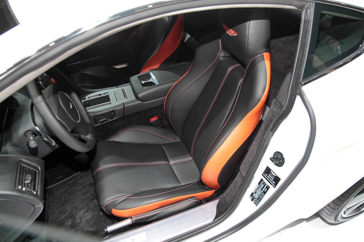V8 VantageDƬ