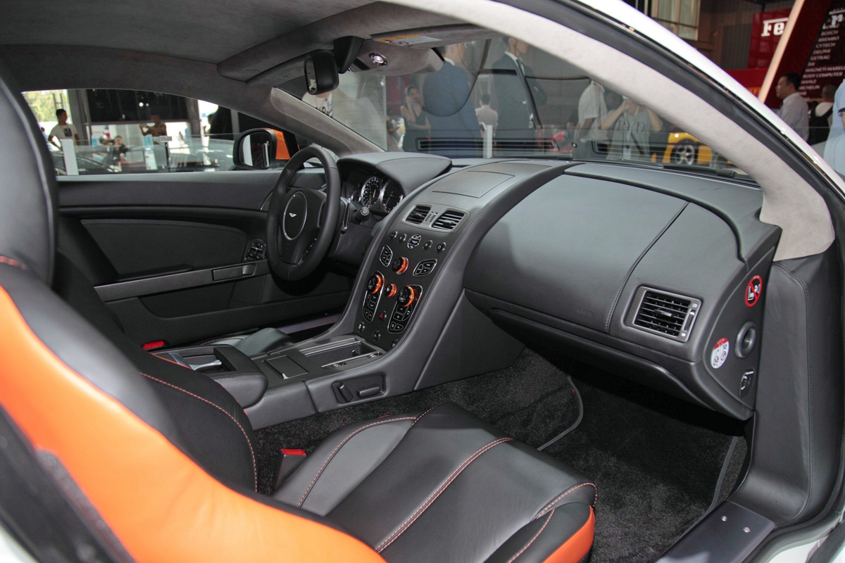 V8 VantageDƬ