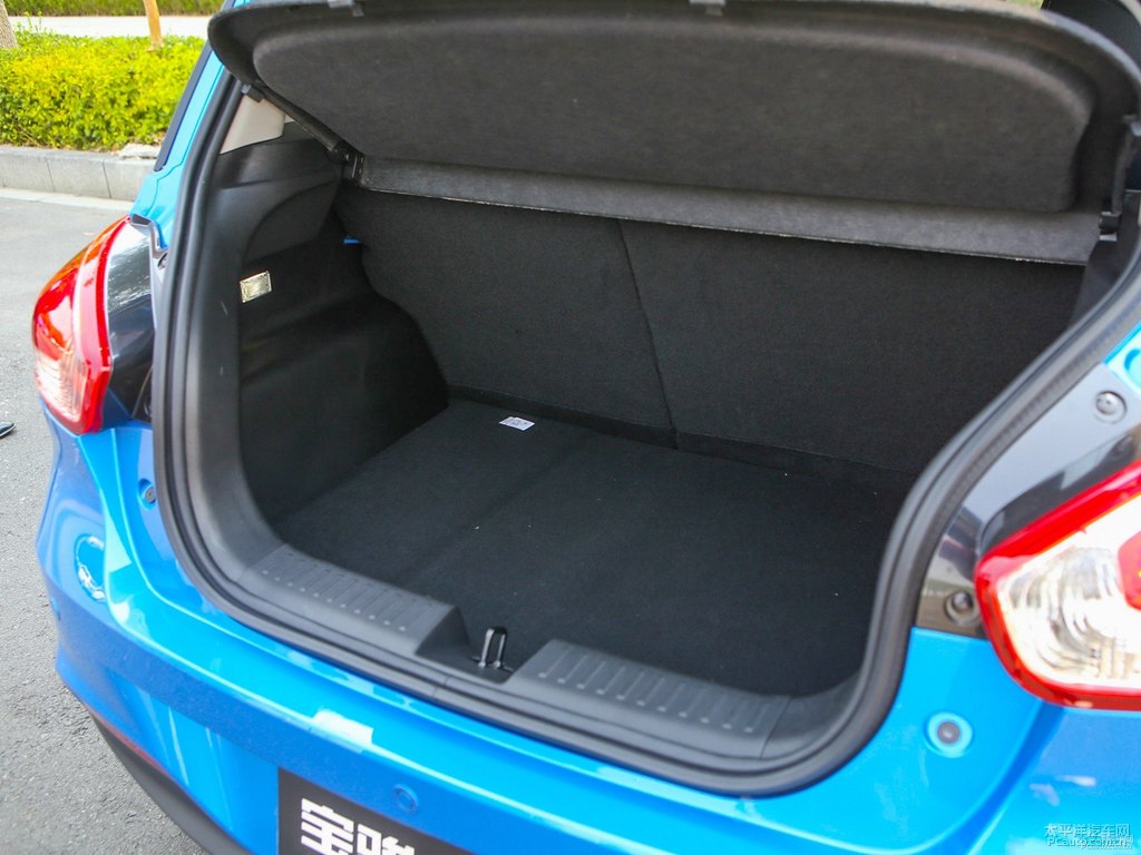 碧海藍(lán)寶駿310后備廂空間圖片