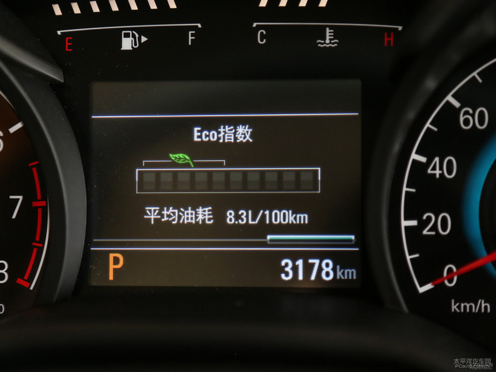 珍珠白科沃茲中控內(nèi)飾圖片