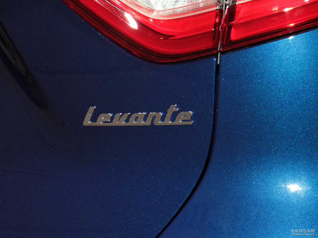 BLU EMOZIONEɯLevante܇β^DƬ
