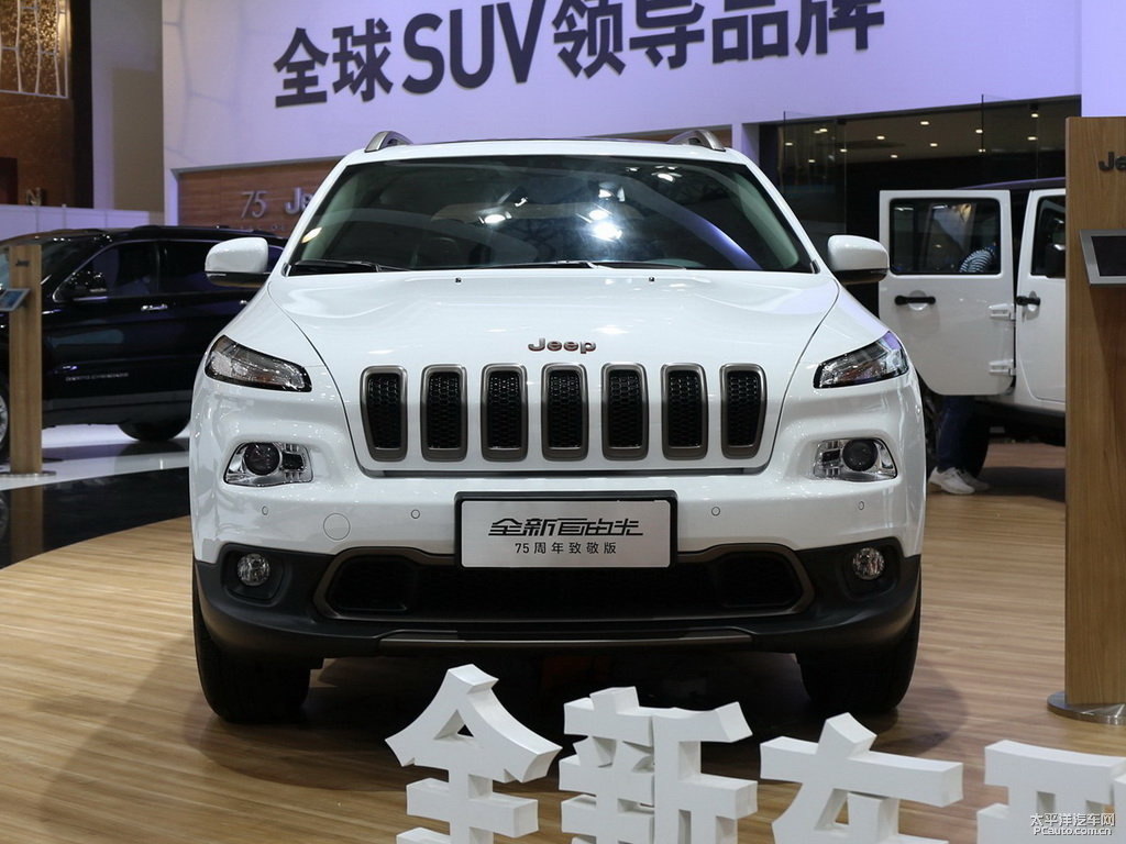 白色自由光整車外觀外觀圖片
