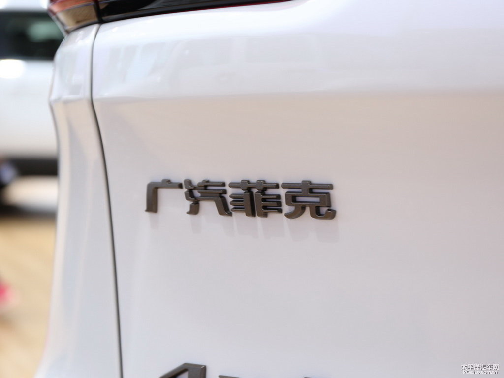 白色自由光車(chē)尾外觀圖片