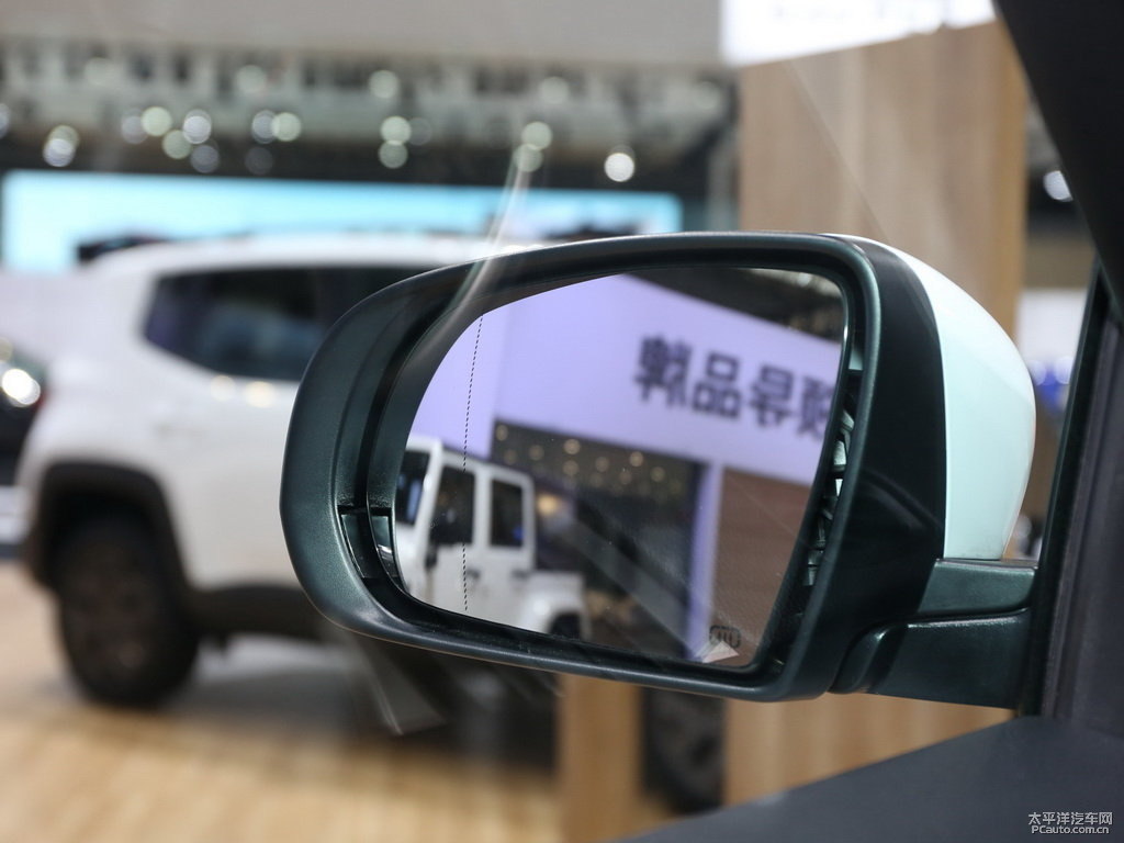 白色自由光車(chē)身外觀圖片