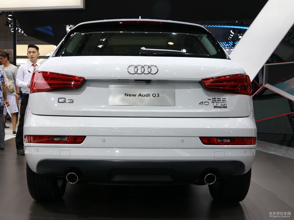 冰川白奧迪Q3整車(chē)外觀外觀圖片