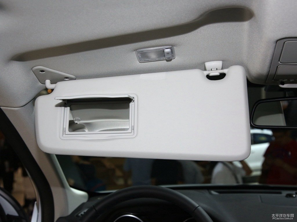 藍色發(fā)現(xiàn)神行車廂內(nèi)飾圖片