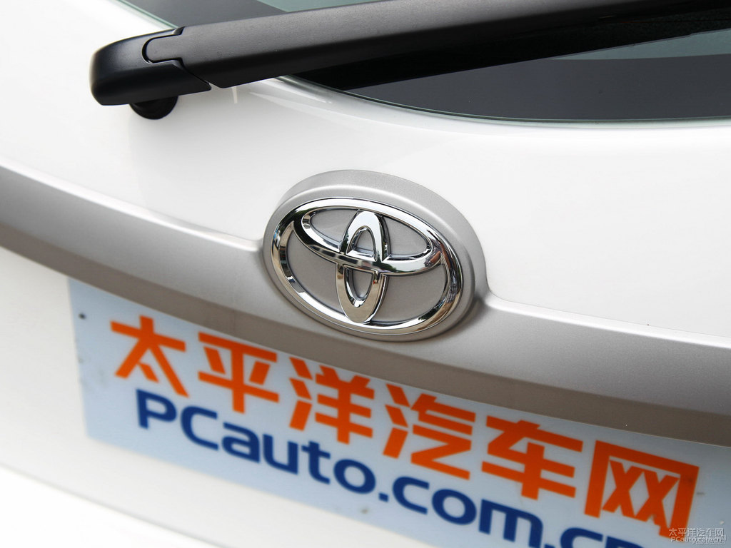天際白YARiS L 致炫車尾外觀圖片