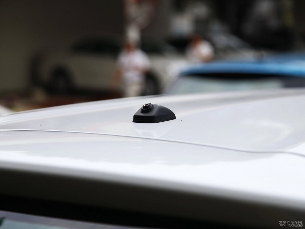天際白YARiS L 致炫車(chē)身外觀圖片