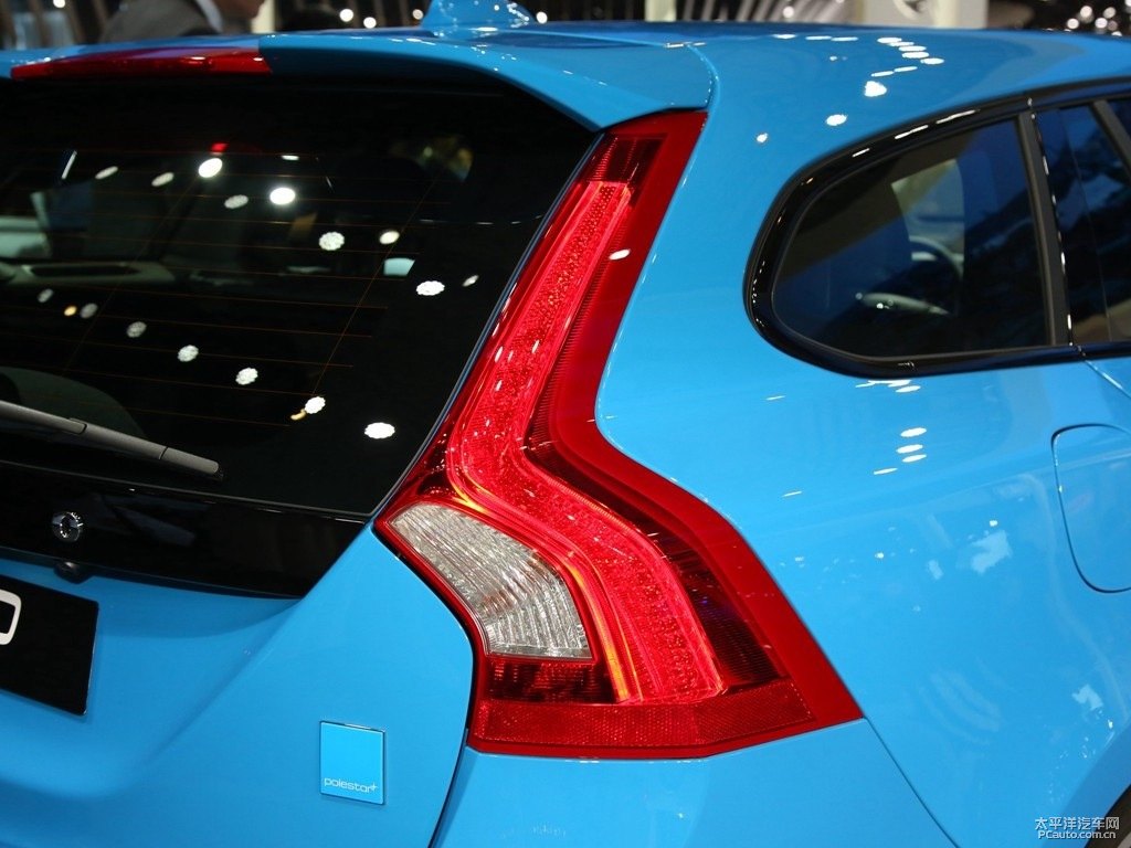 魅惑藍(lán)沃爾沃V60車尾外觀圖片