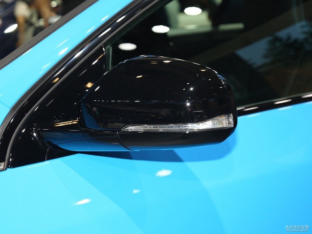 魅惑藍(lán)沃爾沃V60車身外觀圖片