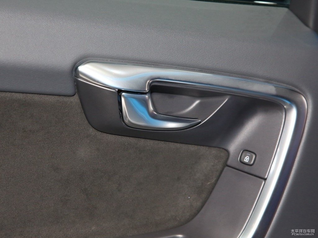 魅惑藍(lán)沃爾沃V60車廂內(nèi)飾圖片