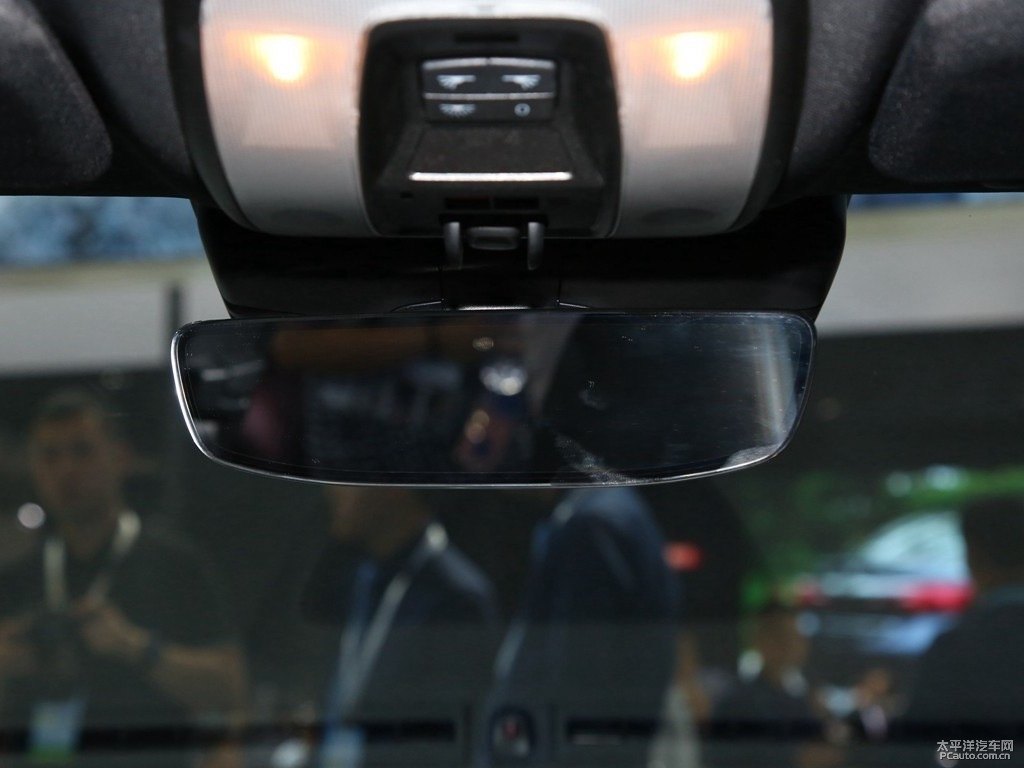 魅惑藍沃爾沃V60車廂內(nèi)飾圖片