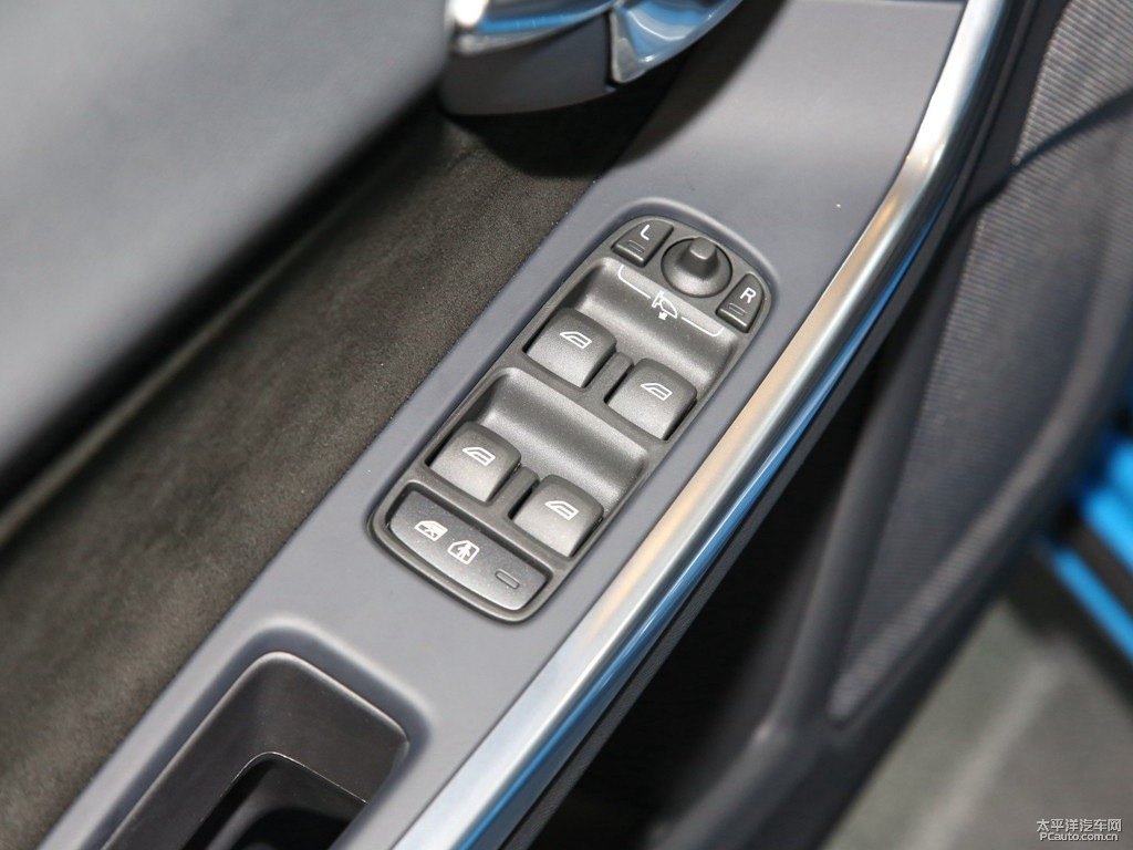 魅惑藍沃爾沃V60車廂內(nèi)飾圖片