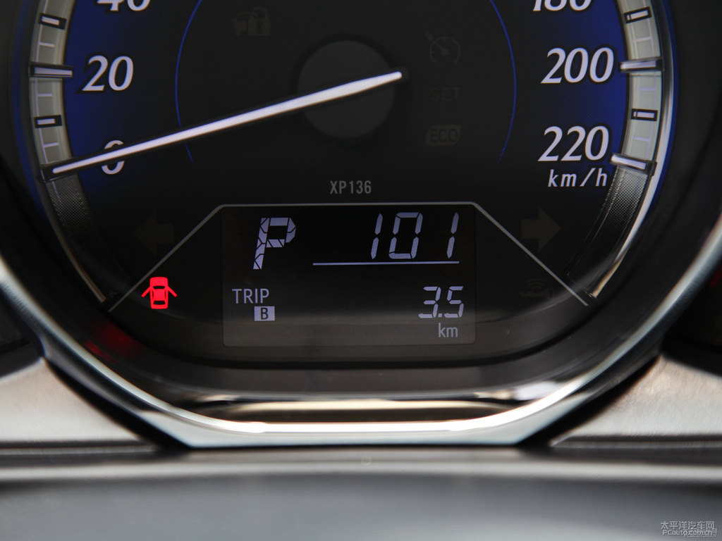 天際白YARiS L 致炫中控內(nèi)飾圖片