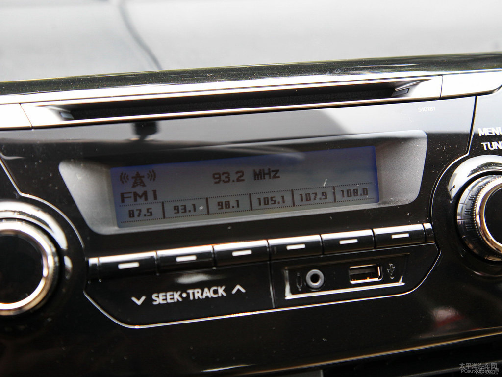 天際白YARiS L 致炫中控內(nèi)飾圖片
