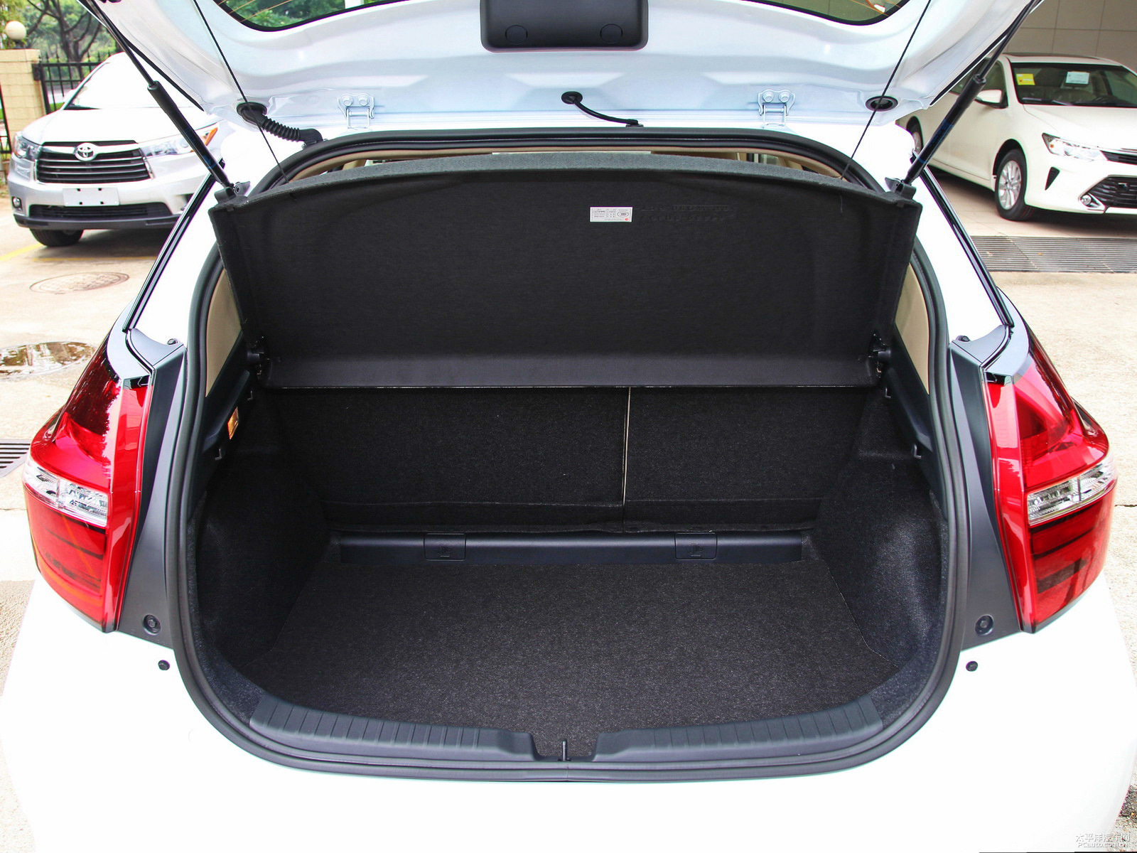 YARiS L 致炫空間高清大圖