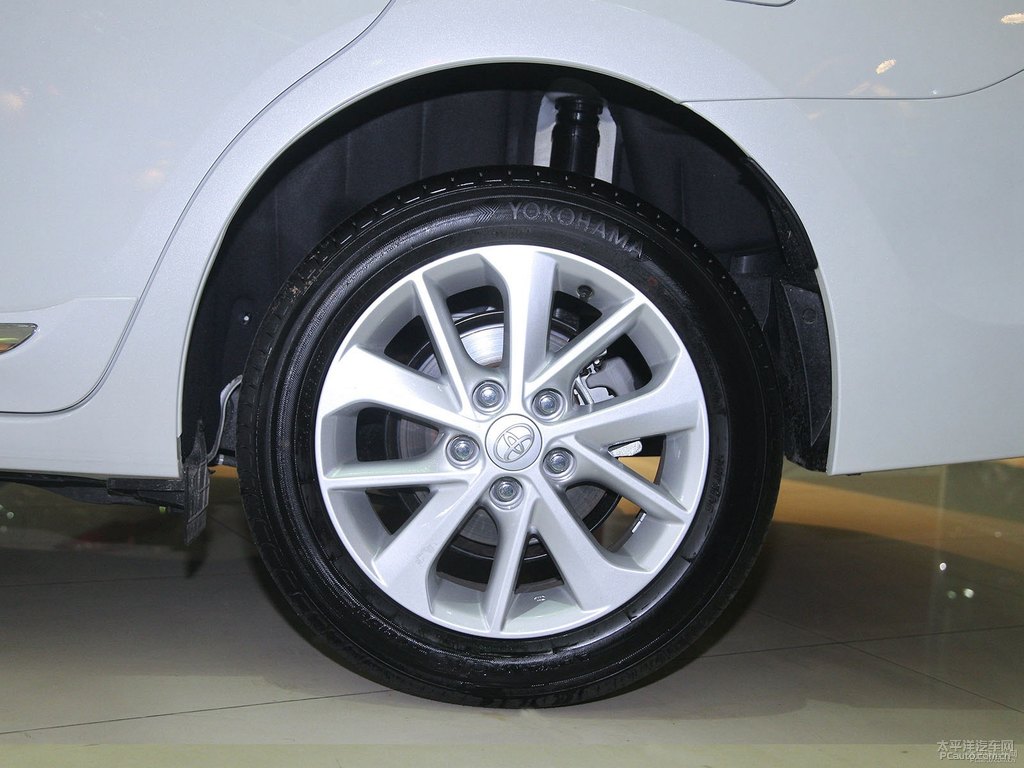 超級白色卡羅拉車身外觀圖片