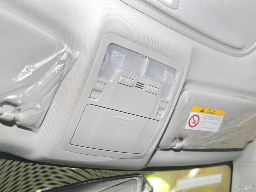 超級白色卡羅拉車廂內(nèi)飾圖片
