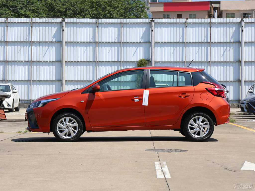 閃電橙YARiS L 致炫整車外觀外觀圖片
