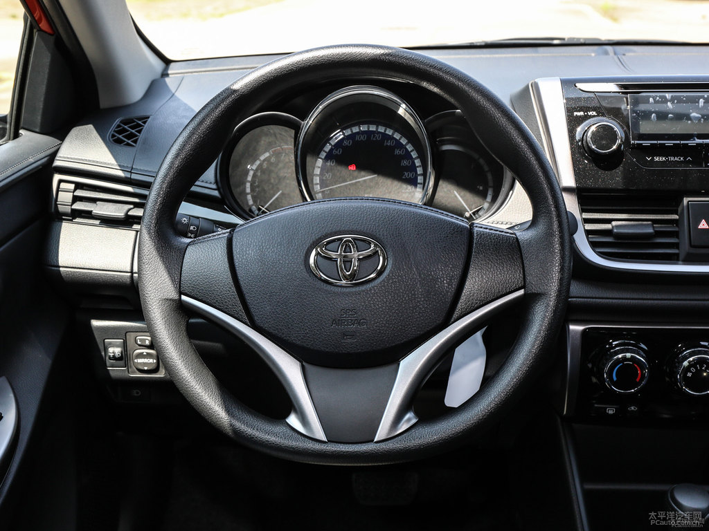 閃電橙YARiS L 致炫中控內(nèi)飾圖片