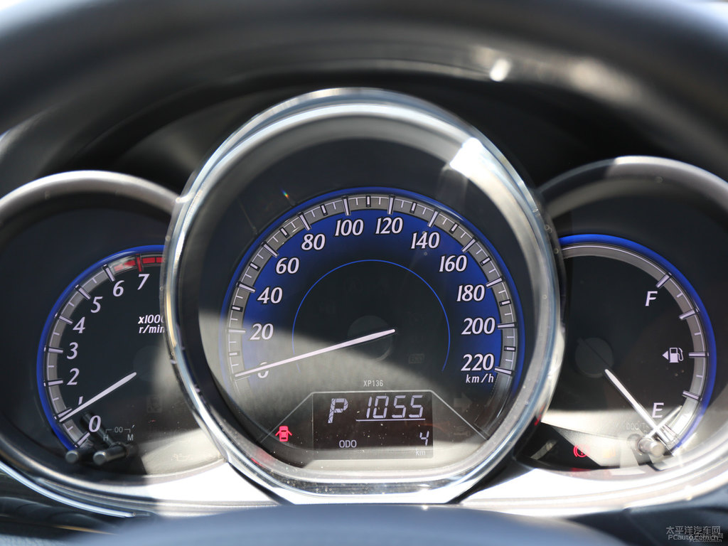閃電橙YARiS L 致炫中控內(nèi)飾圖片