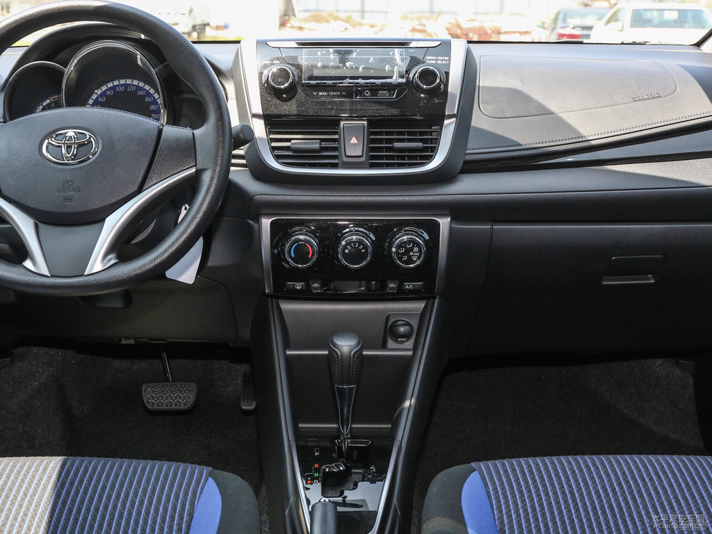 閃電橙YARiS L 致炫中控內(nèi)飾圖片