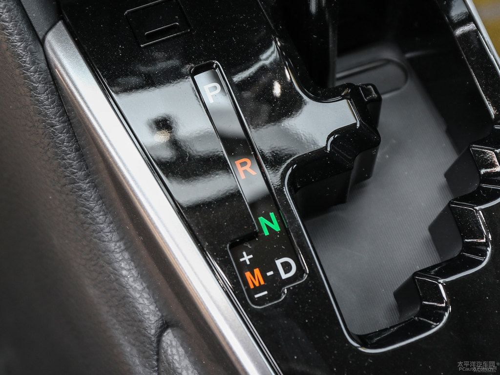 閃電橙YARiS L 致炫中控內(nèi)飾圖片