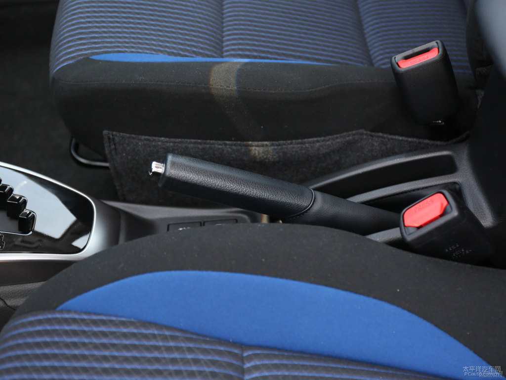 閃電橙YARiS L 致炫中控內(nèi)飾圖片