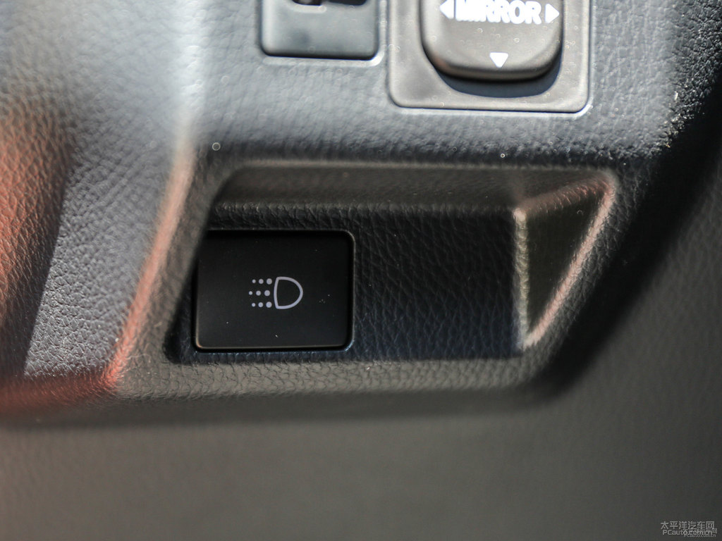 閃電橙YARiS L 致炫中控內(nèi)飾圖片