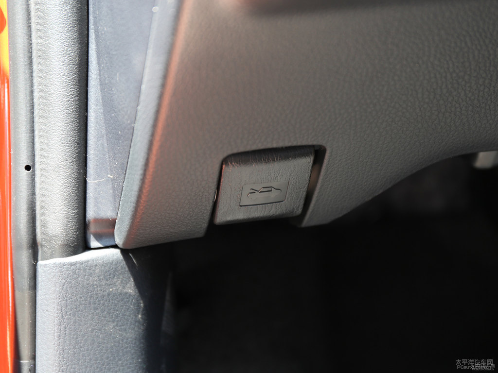 閃電橙YARiS L 致炫中控內(nèi)飾圖片