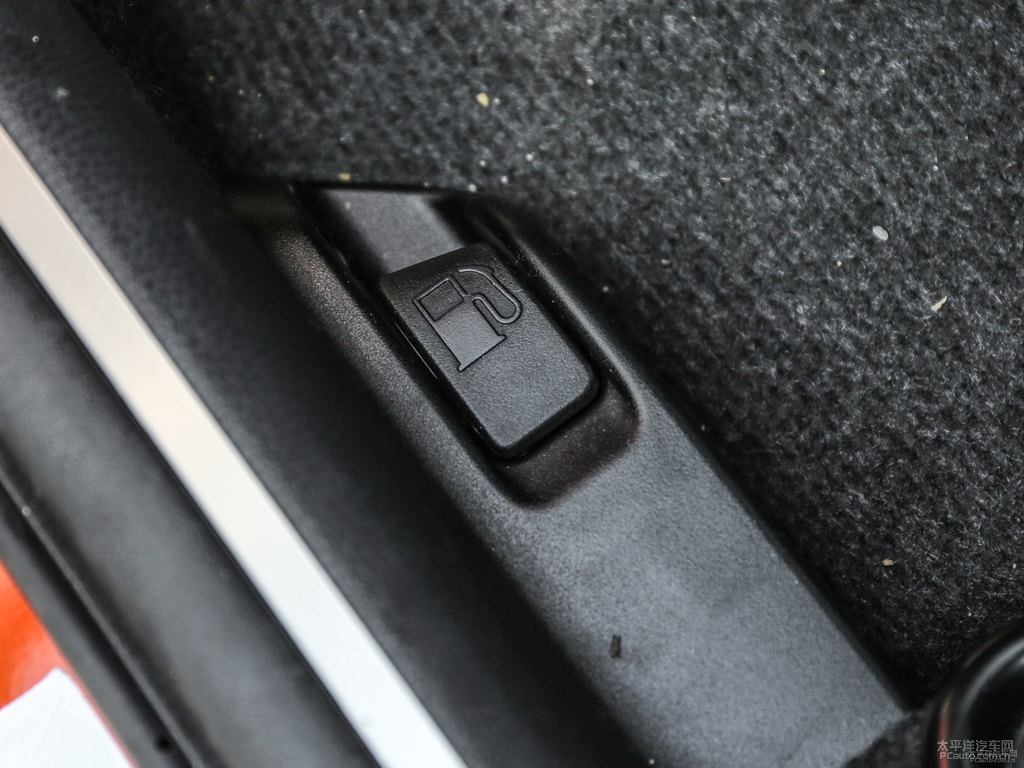 閃電橙YARiS L 致炫中控內(nèi)飾圖片