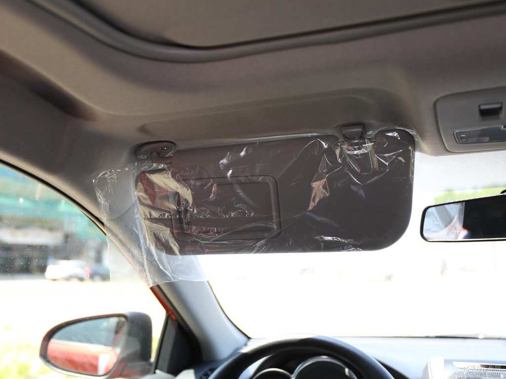 閃電橙YARiS L 致炫車廂內(nèi)飾圖片