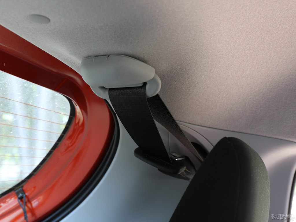 閃電橙YARiS L 致炫車廂內(nèi)飾圖片